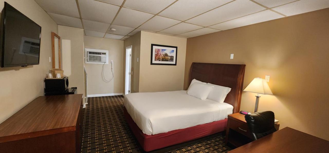 Nashoba Valley Inn & Suites Ayer エクステリア 写真