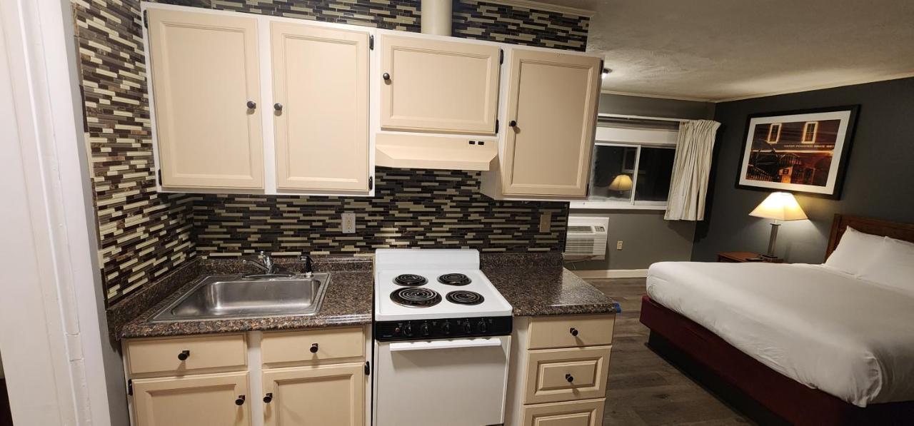 Nashoba Valley Inn & Suites Ayer エクステリア 写真