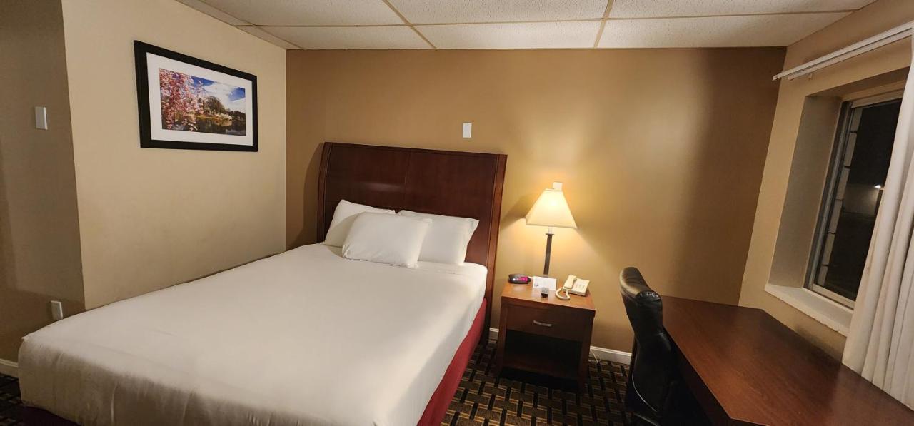 Nashoba Valley Inn & Suites Ayer エクステリア 写真