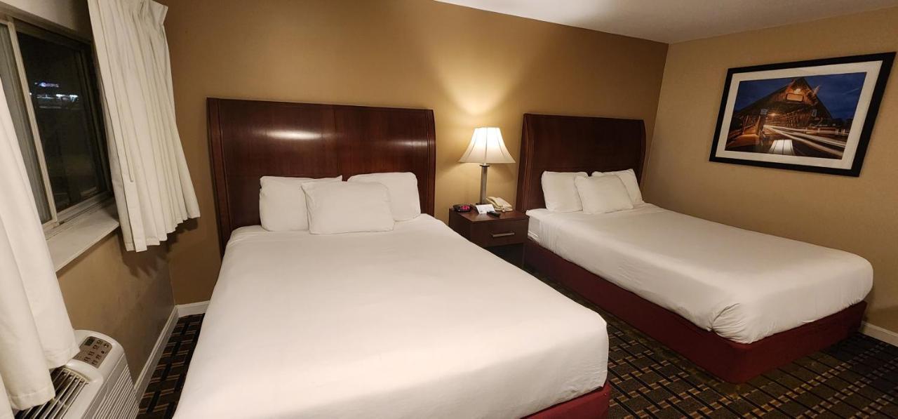 Nashoba Valley Inn & Suites Ayer エクステリア 写真