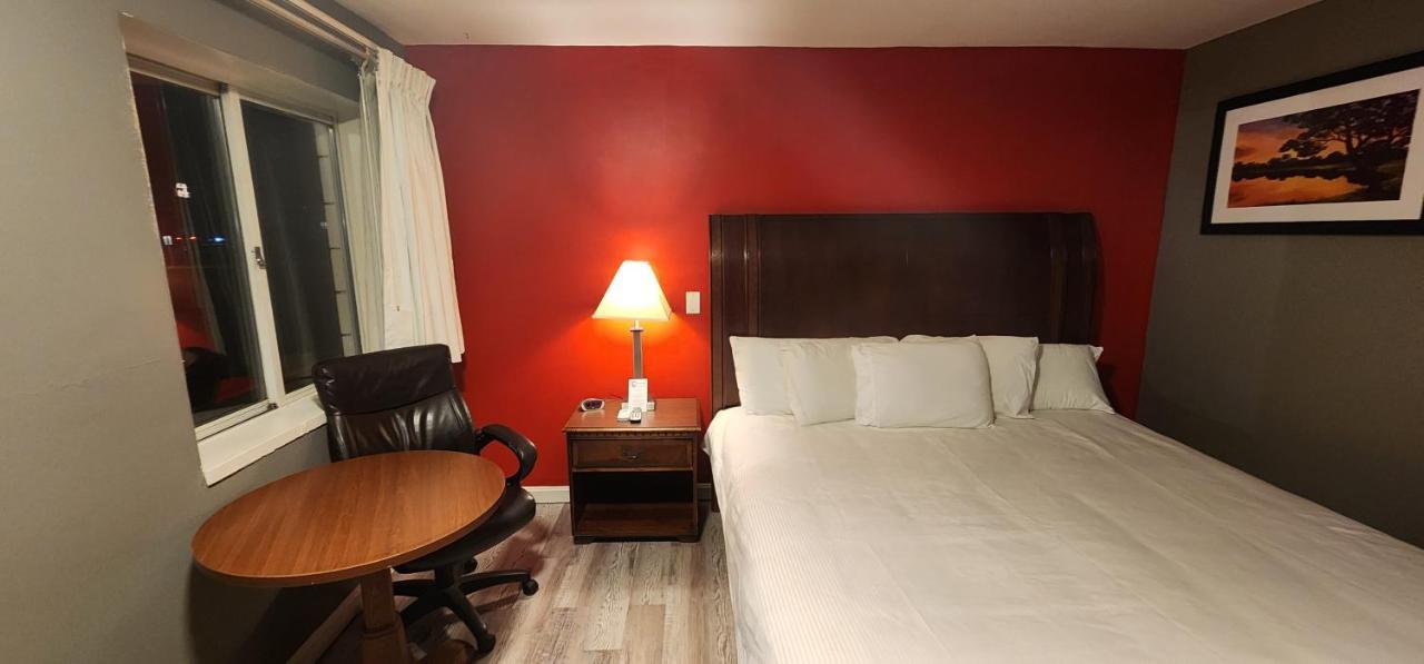 Nashoba Valley Inn & Suites Ayer エクステリア 写真