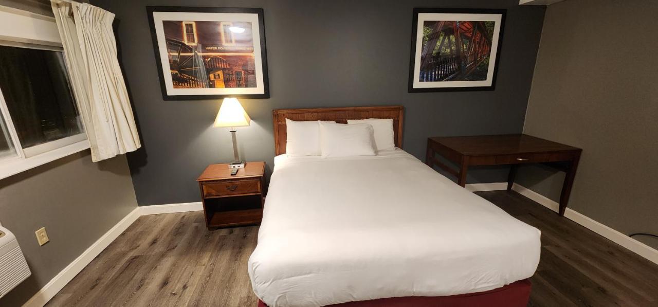 Nashoba Valley Inn & Suites Ayer エクステリア 写真