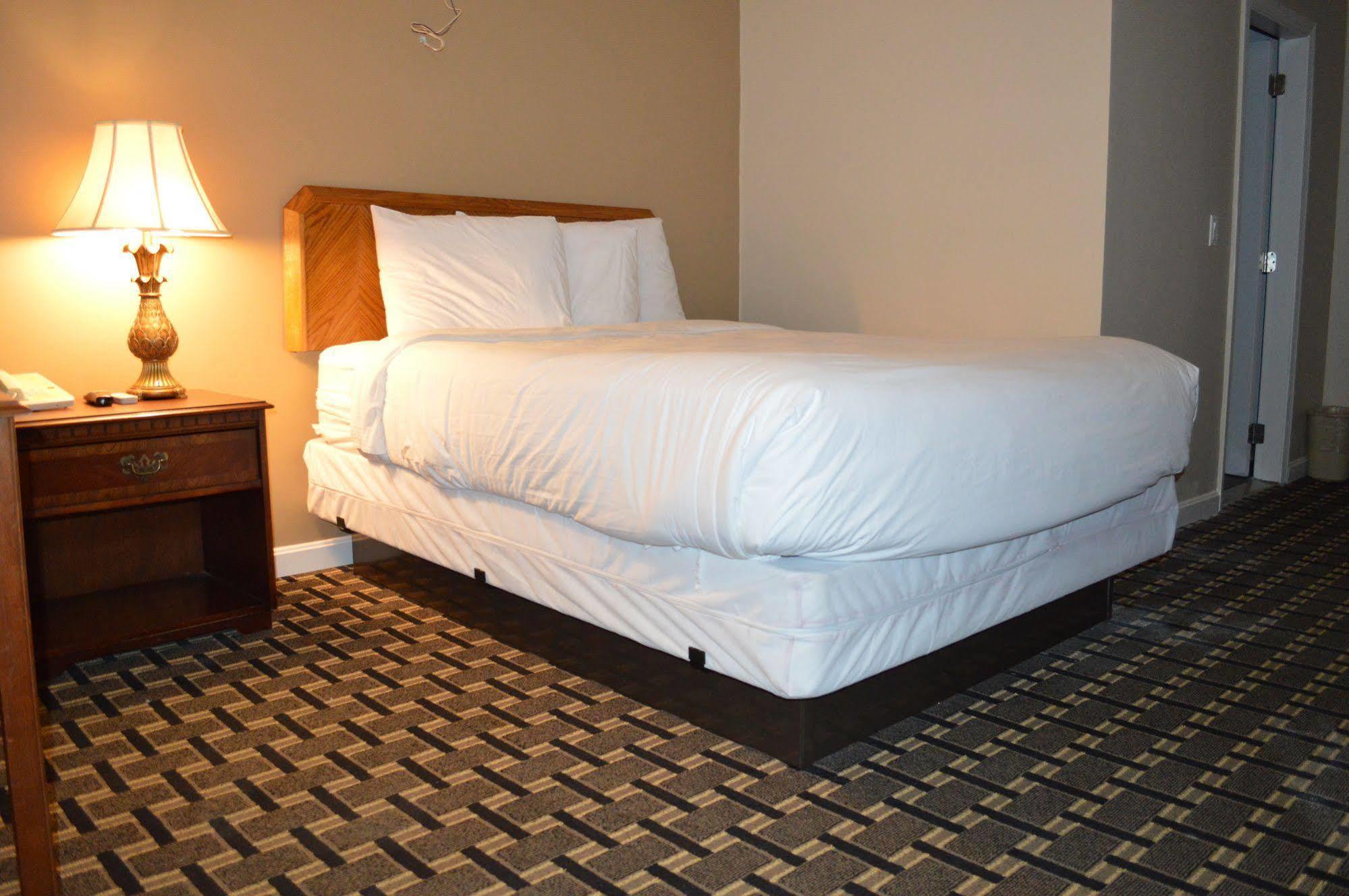 Nashoba Valley Inn & Suites Ayer エクステリア 写真