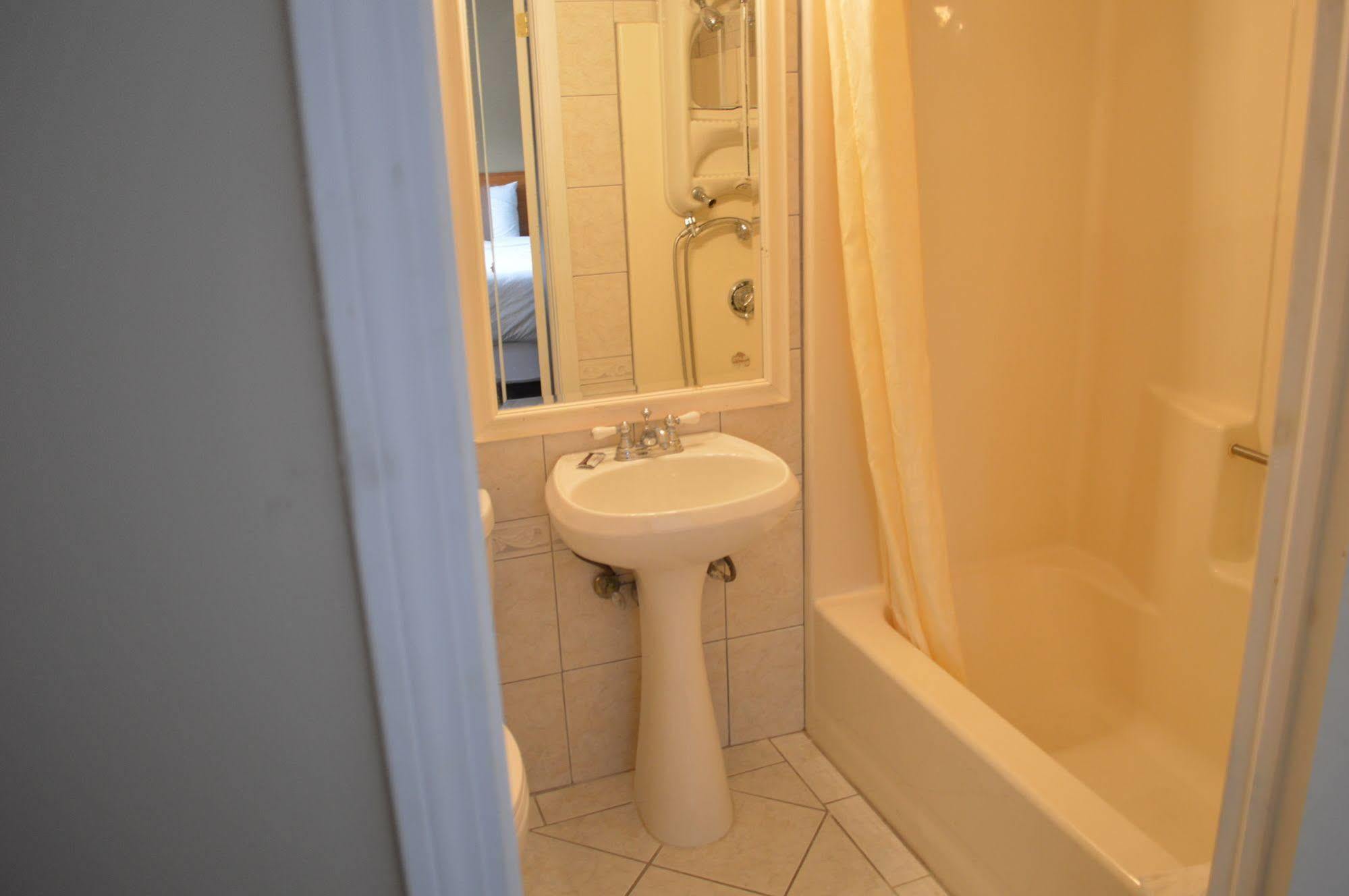 Nashoba Valley Inn & Suites Ayer エクステリア 写真