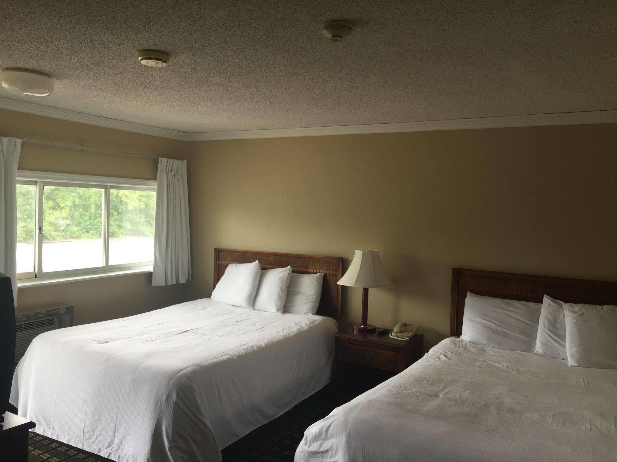 Nashoba Valley Inn & Suites Ayer エクステリア 写真