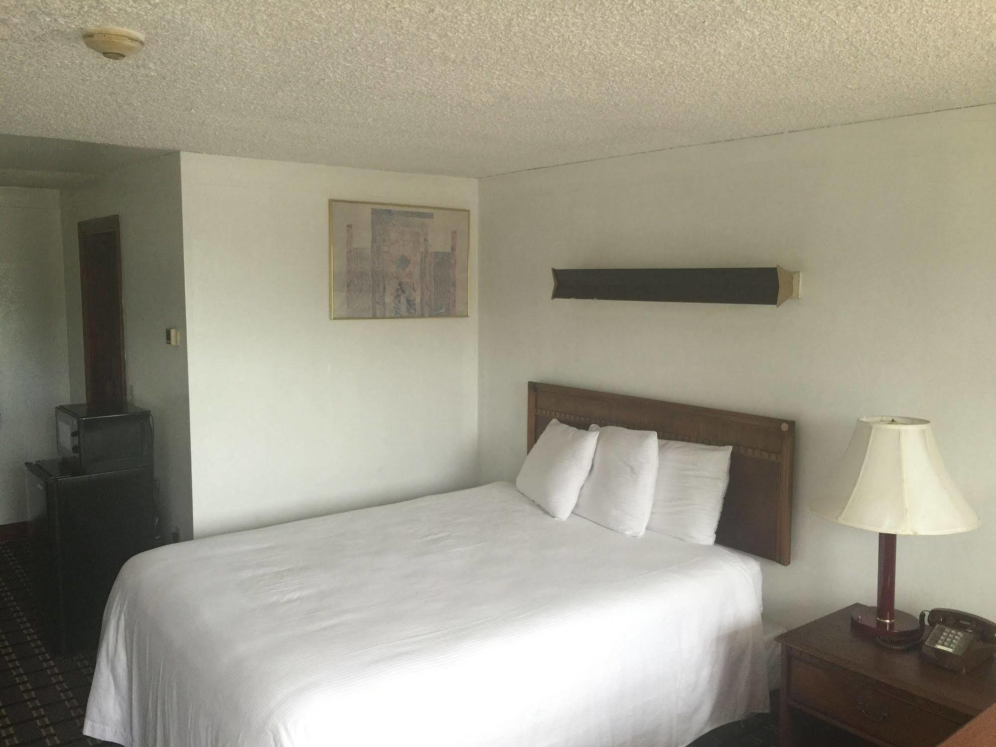 Nashoba Valley Inn & Suites Ayer エクステリア 写真