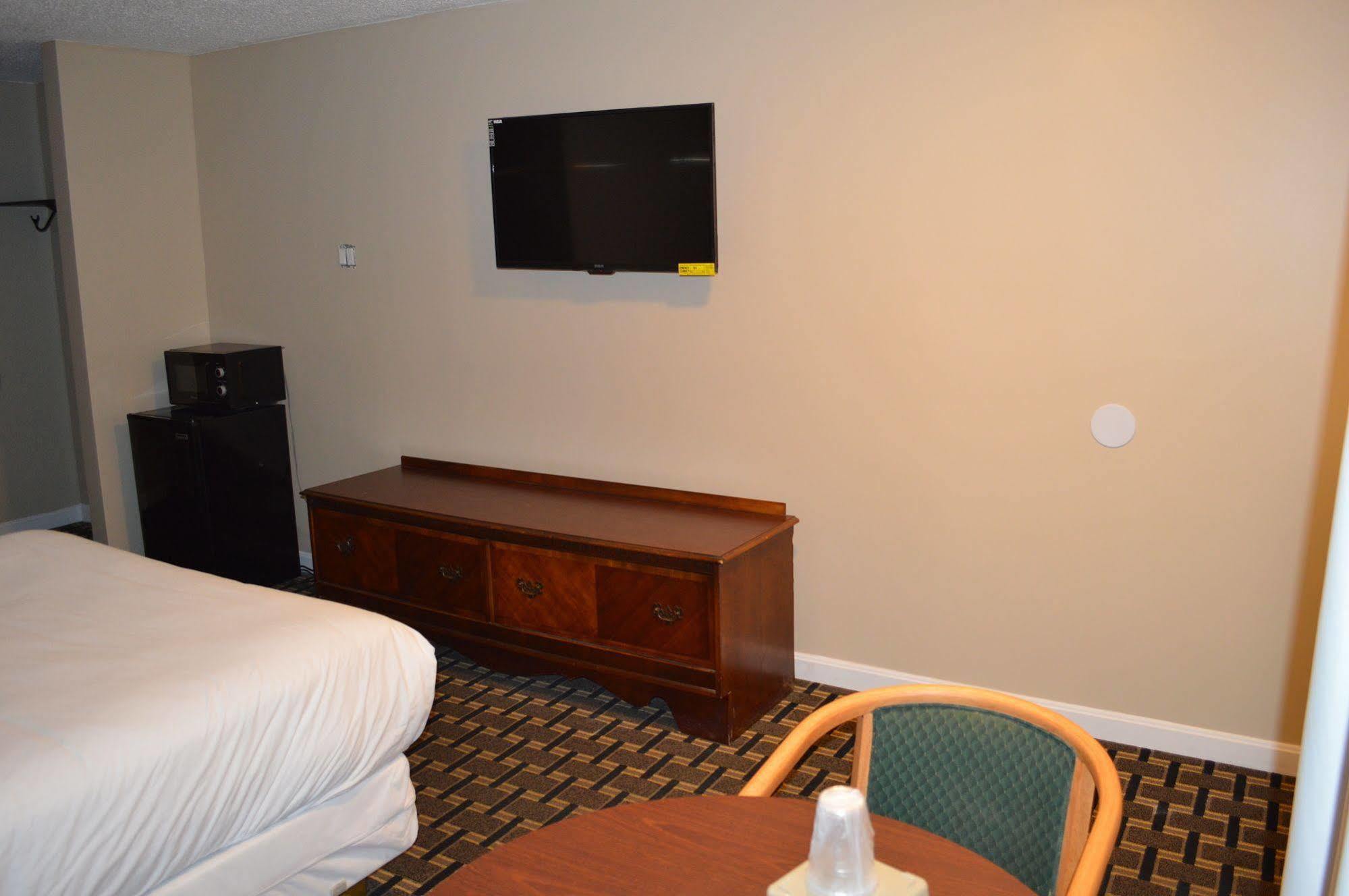 Nashoba Valley Inn & Suites Ayer エクステリア 写真